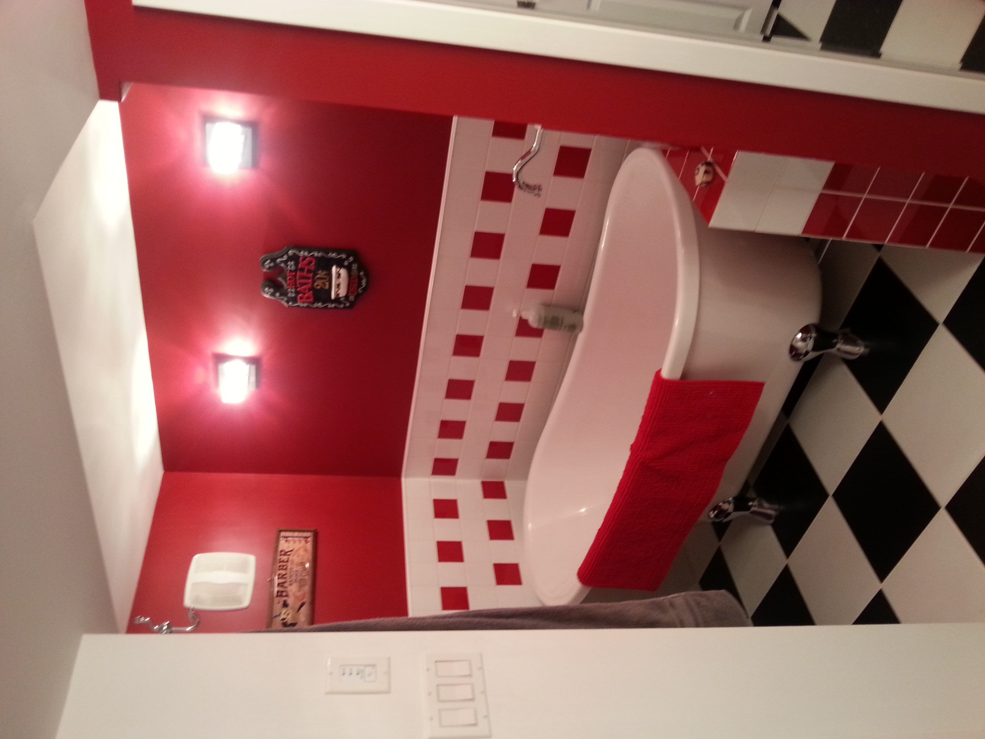 Bathtub for a 50\'s themed bathroom renovation