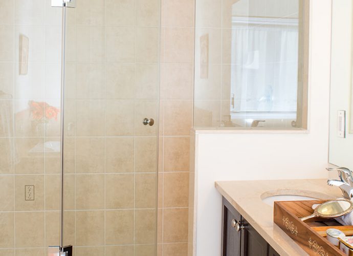 What You Need to Know About Glass Shower Doors - Bathroom Renovations Winnipeg - Dash Builders
